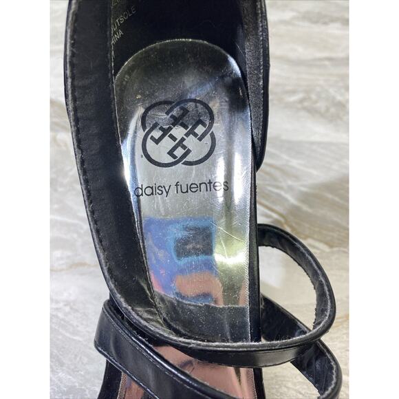 Daisy Fuentes Womans Strappy Heels Size 10 - Picture 8 of 9
